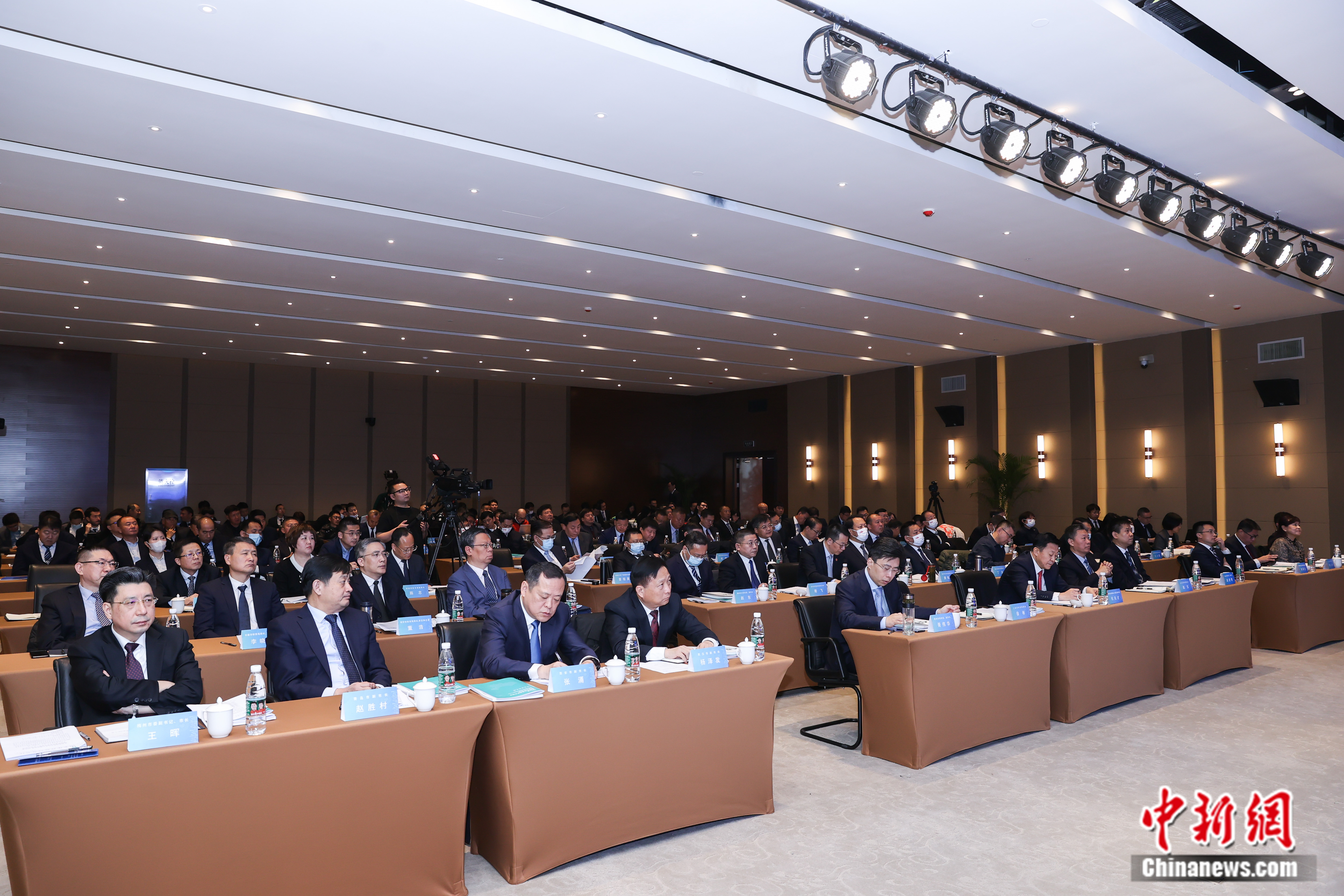 以青少年足球为核心的重点城市振兴路径：631模