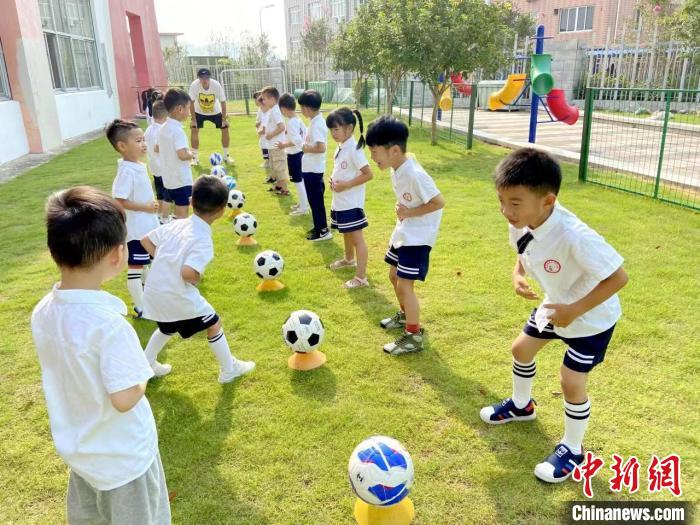 以青少年足球为核心的重点城市振兴路径：631模