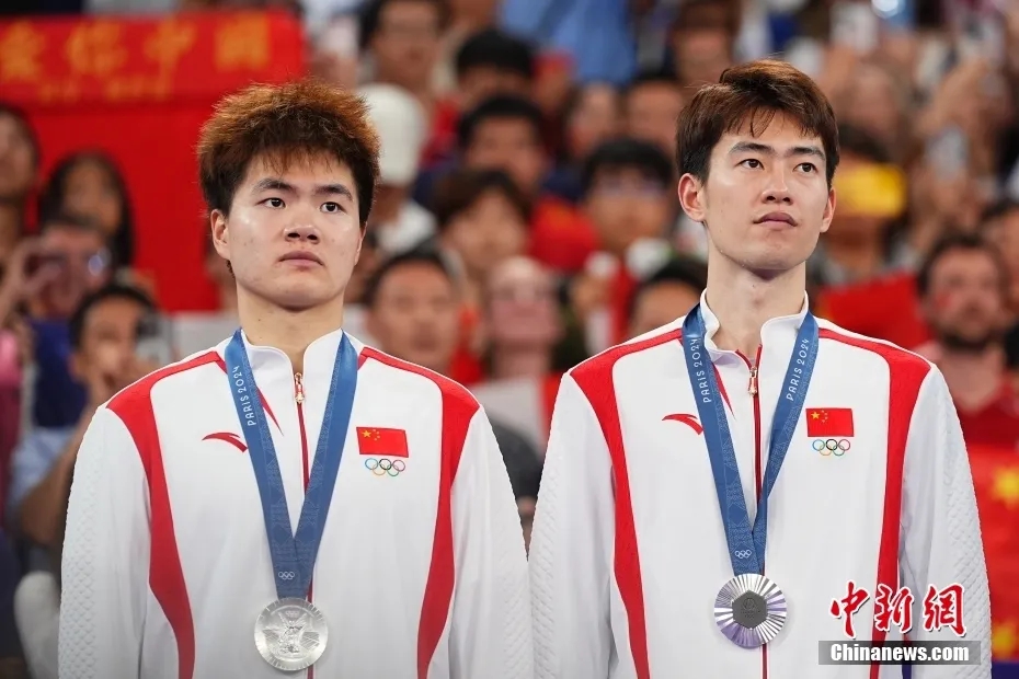 春晚梦回巴黎奥运：孤勇者在汗水与微笑中照亮