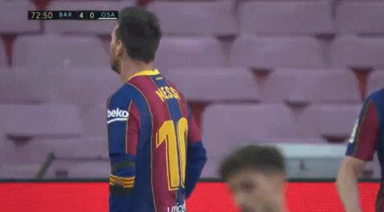 梅西赛场致敬马拉多纳，社交媒体晒经典瞬间