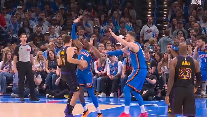 东契奇左腿筋拉伤退场 湖人惨败雷霆