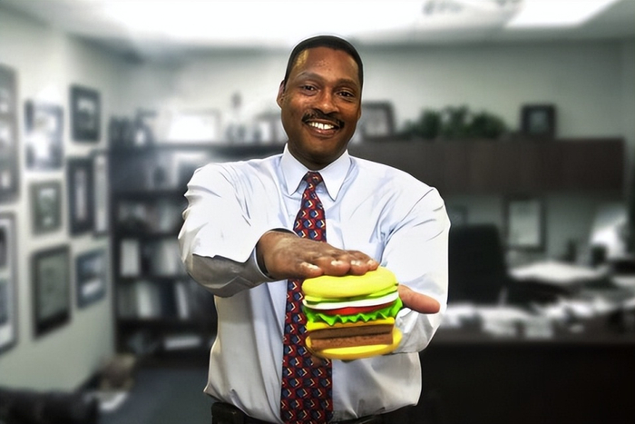 NBA替补球员逆袭成商业巨头：朱尼奥·布里奇曼的