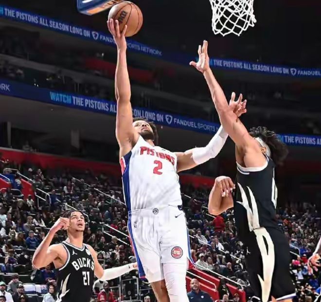 康宁汉姆复出首战建功 活塞力克雄鹿稳居东部榜