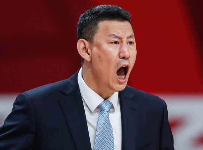 李楠三年禁赛期满回归北京男篮辅佐许利民