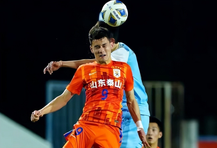 韦世豪成成都蓉城队长 拜合拉木接班计划曝光