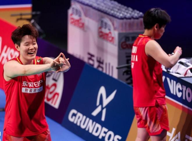 中国女队力克日本挺进尤伯杯决赛，三将逆转取